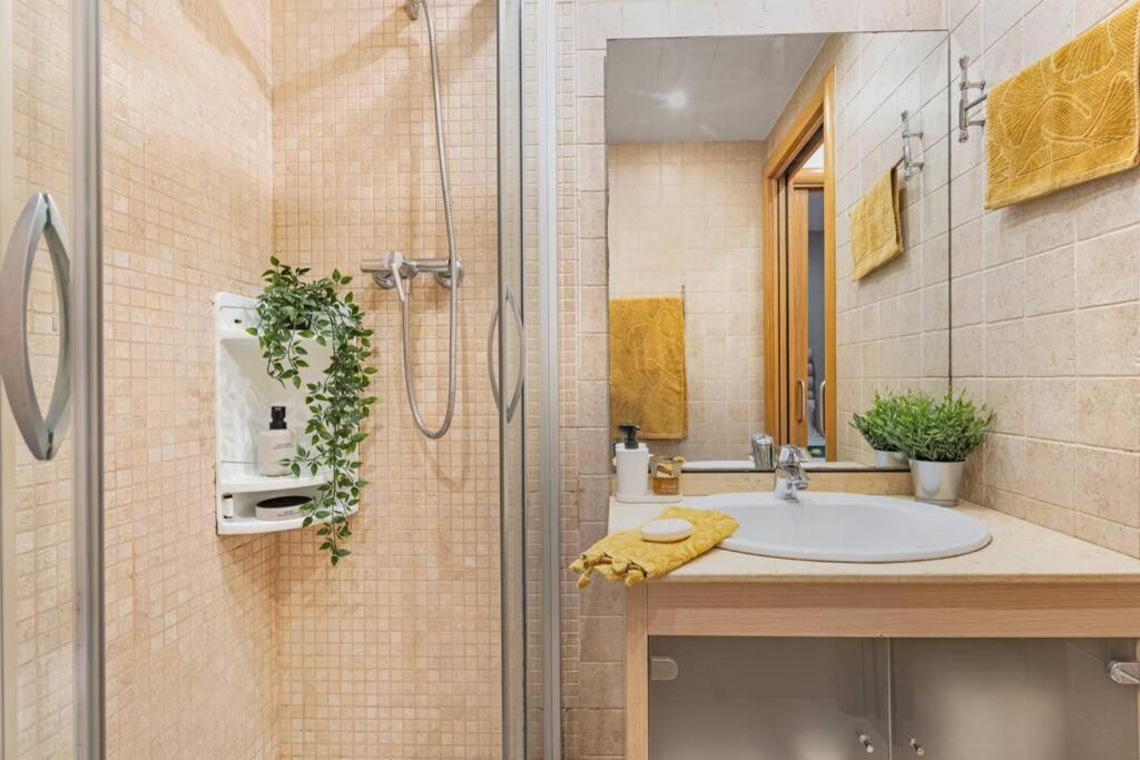 Lodging Apartments Villa De Gracia 2 Bedroom Cozy Apartment Barcelona Buitenkant foto