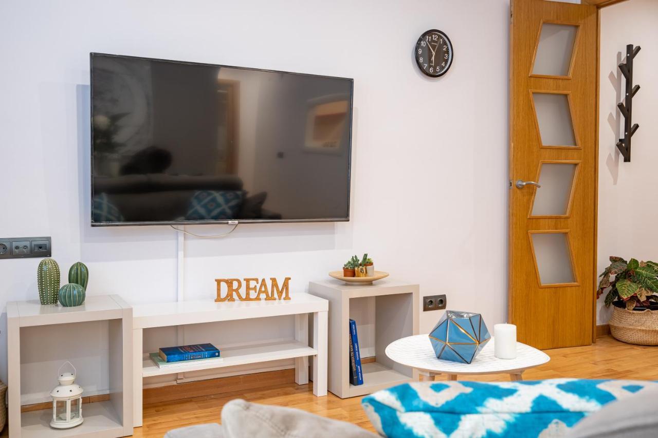 Lodging Apartments Villa De Gracia 2 Bedroom Cozy Apartment Barcelona Buitenkant foto